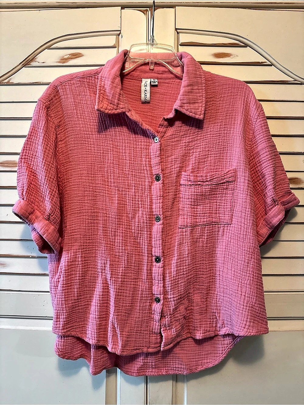 GRACE + KARMA Button Front Pocket Shirt in Pink Size Medium